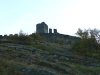 Château de Châtillon, vue de face depuis le village